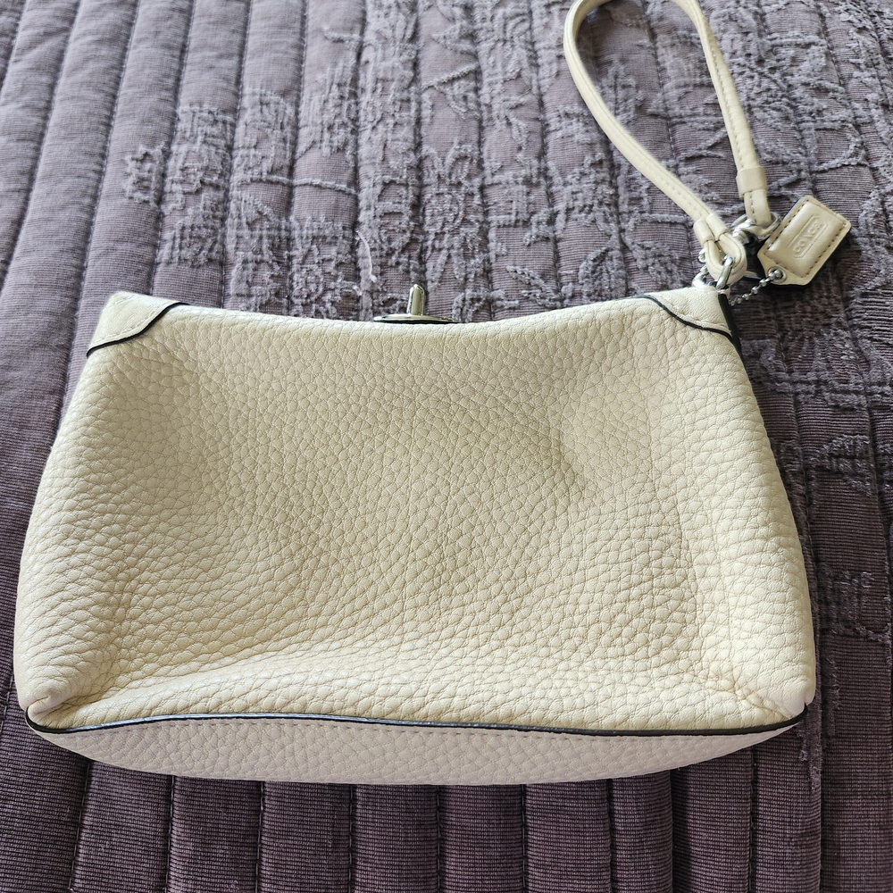 Coach Cream Leather Hamptons Wrislet with turn lock